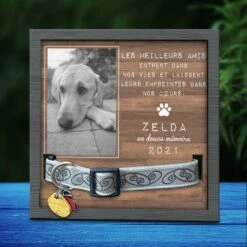 Les Meilleurs Amis Entrent Dans Nos Vies Et Laissent Leurs Empreintes Dans Nos Cœurs - Memorial Personalized Custom Pet Loss Sign, Collar Frame - Upload Image, Sympathy Gift, Gift For Pet Owners, Pet Lovers French