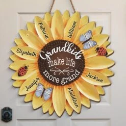 Grandkids Keep The Heart Young - Family Personalized Custom Shaped Home Decor Wood Sign - House Warming Gift For Mom, Grandma